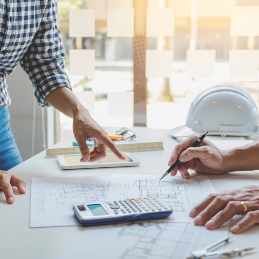 estimating and planning for new construction with builder and architect 